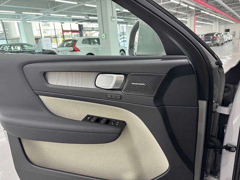 Volvo Ultra, B4 AWD 마일드 하이브리드, 가솔린, 브라이트