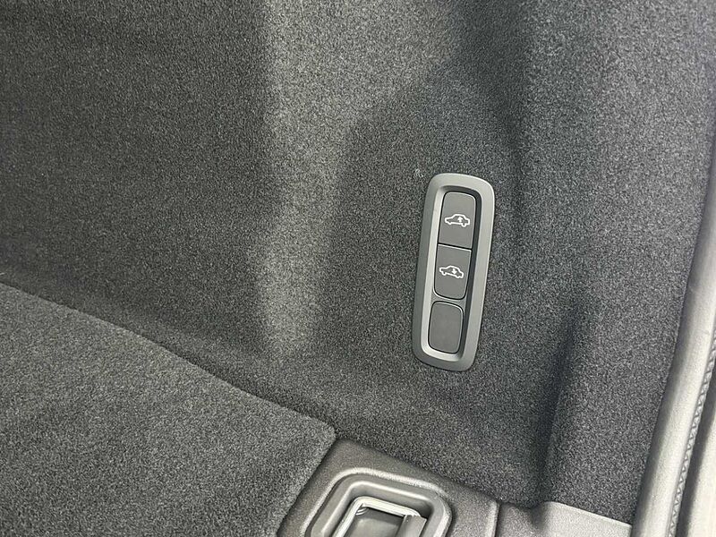 Volvo Ultra, T8 AWD 플러그-인 하이브리드, 전기/가솔린, 브라이트