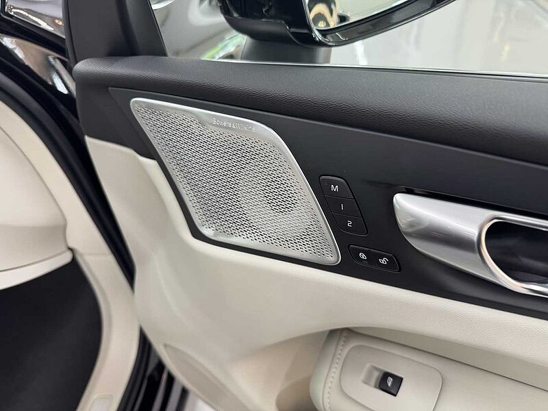 Volvo Ultra, T8 AWD 플러그-인 하이브리드, 전기/가솔린, 브라이트