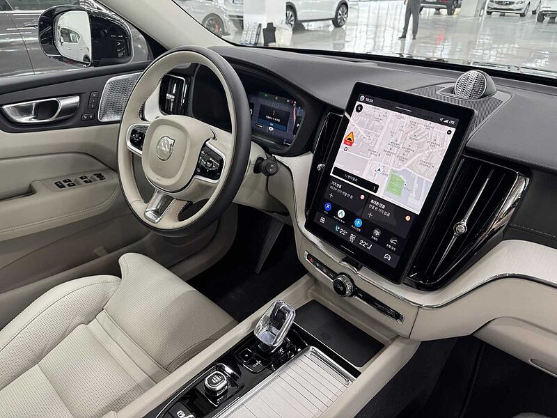 Volvo Ultra, T8 AWD 플러그-인 하이브리드, 전기/가솔린, 브라이트