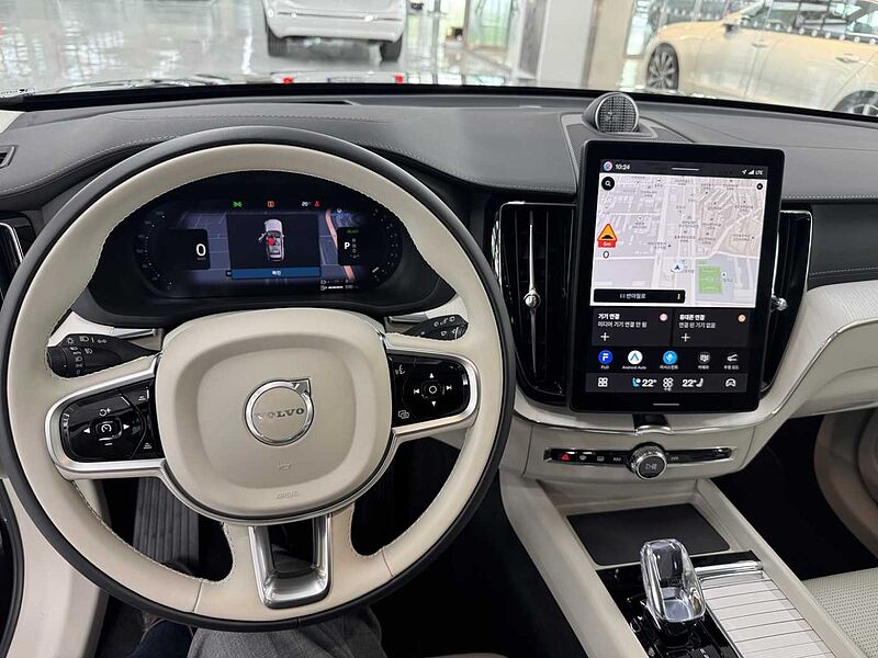 Volvo Ultra, T8 AWD 플러그-인 하이브리드, 전기/가솔린, 브라이트