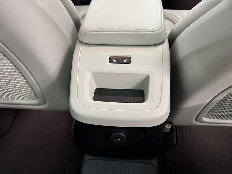 Volvo Ultra, T8 AWD 플러그-인 하이브리드, 전기/가솔린, 브라이트