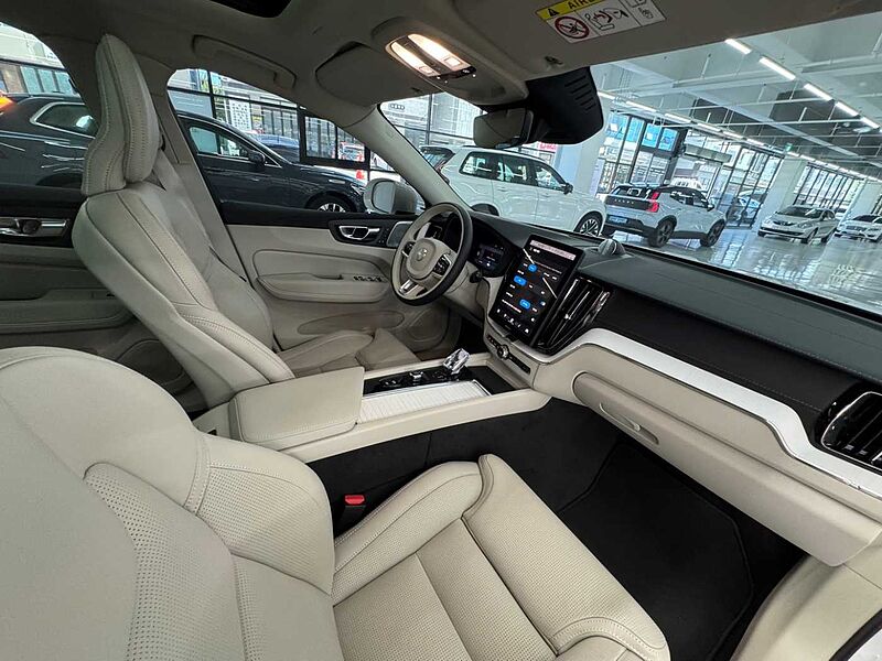 Volvo Ultra, T8 AWD 플러그-인 하이브리드, 전기/가솔린, 브라이트