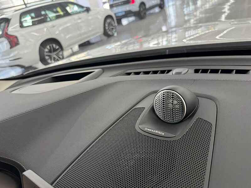 Volvo Ultra, T8 AWD 플러그-인 하이브리드, 전기/가솔린, 브라이트