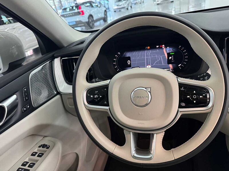 Volvo Ultra, T8 AWD 플러그-인 하이브리드, 전기/가솔린, 브라이트
