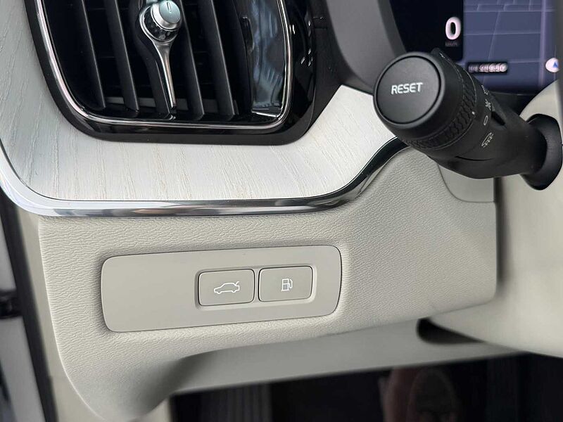 Volvo Ultra, T8 AWD 플러그-인 하이브리드, 전기/가솔린, 브라이트