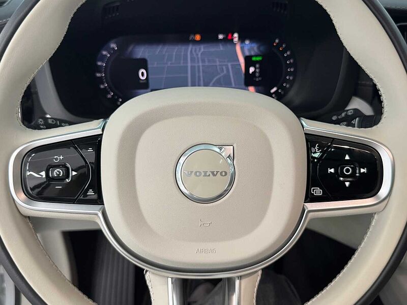 Volvo Ultra, T8 AWD 플러그-인 하이브리드, 전기/가솔린, 브라이트