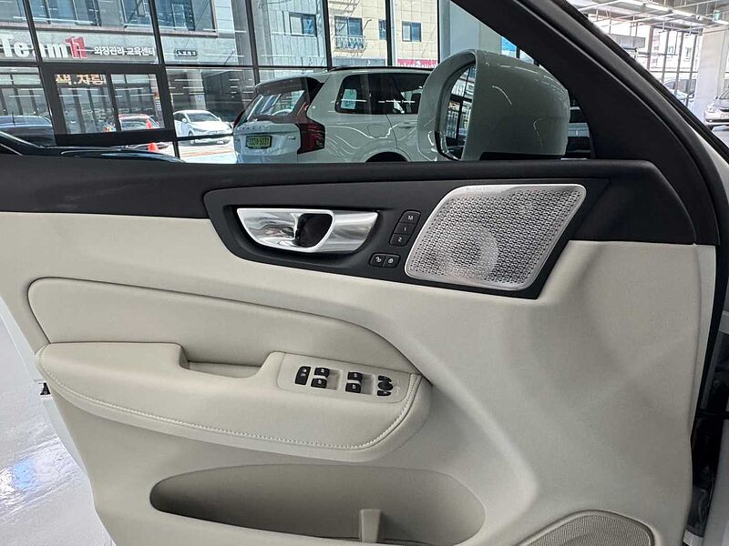 Volvo Ultra, T8 AWD 플러그-인 하이브리드, 전기/가솔린, 브라이트