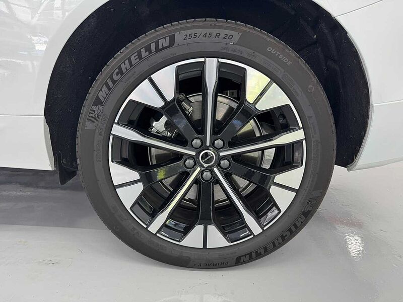 Volvo Ultra, T8 AWD 플러그-인 하이브리드, 전기/가솔린, 브라이트