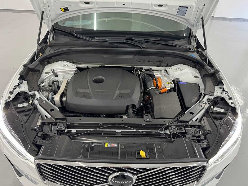 Volvo Ultra, T8 AWD 플러그-인 하이브리드, 전기/가솔린, 브라이트