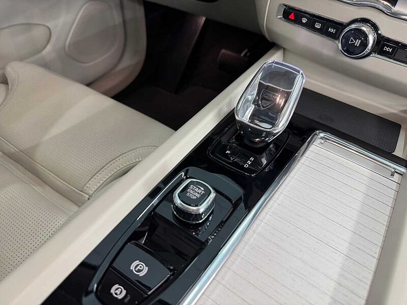 Volvo Ultra, T8 AWD 플러그-인 하이브리드, 전기/가솔린, 브라이트