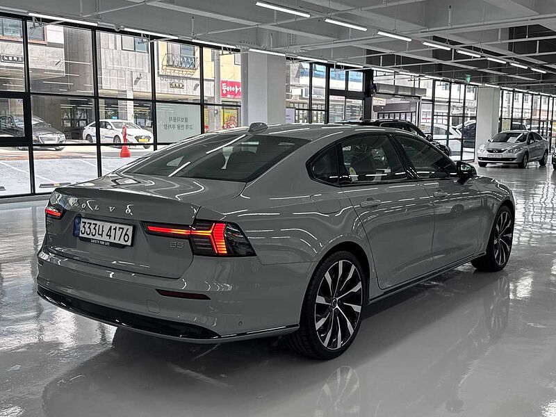 Volvo Ultra, B5 마일드 하이브리드, 가솔린, 다크