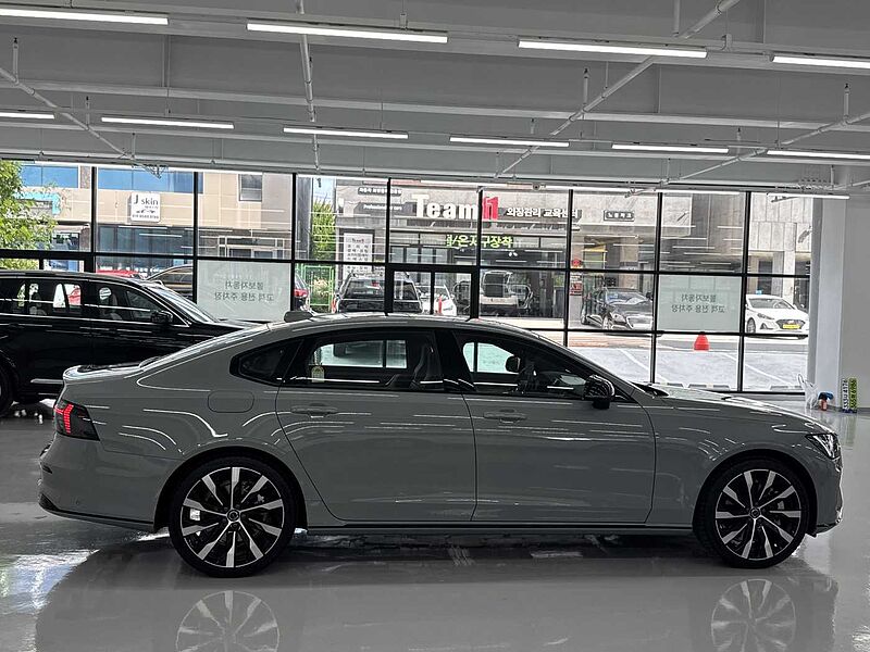 Volvo Ultra, B5 마일드 하이브리드, 가솔린, 다크