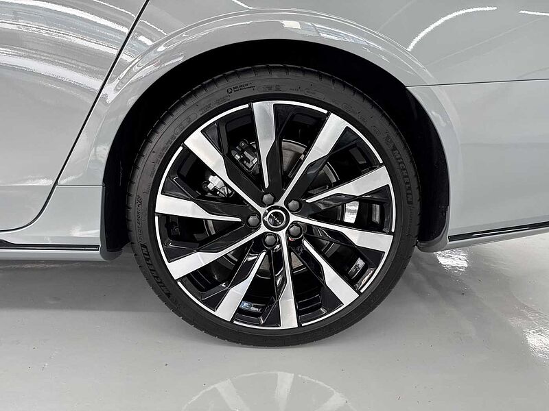 Volvo Ultra, B5 마일드 하이브리드, 가솔린, 다크