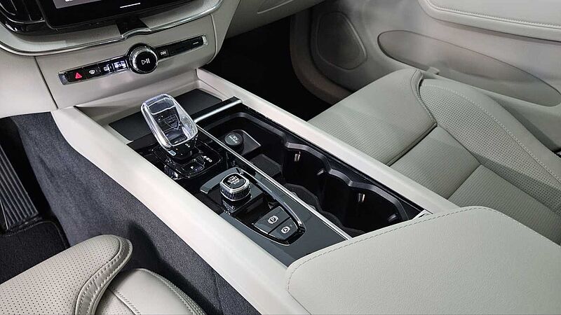 Volvo Ultra, T8 AWD 플러그-인 하이브리드, 전기/가솔린, 브라이트