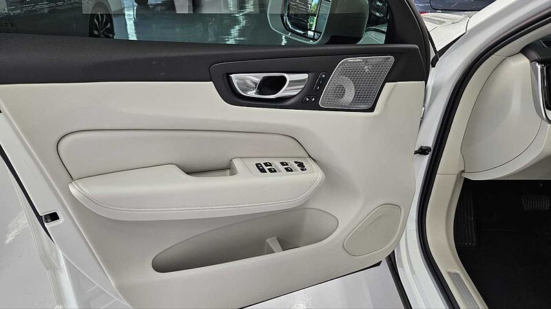 Volvo Ultra, T8 AWD 플러그-인 하이브리드, 전기/가솔린, 브라이트