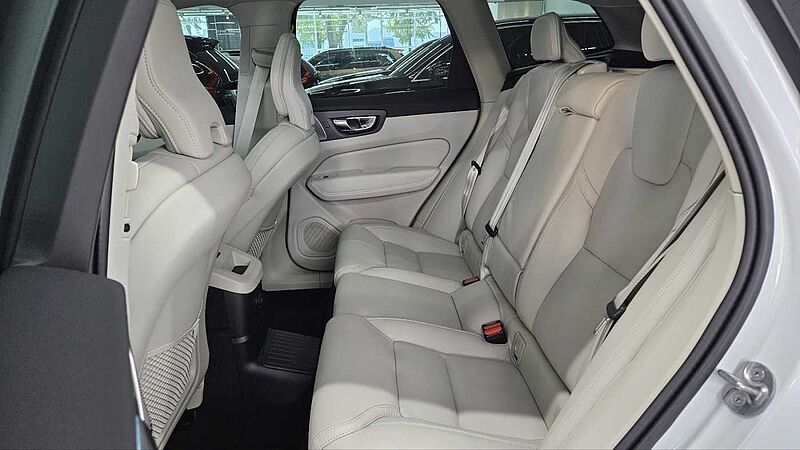 Volvo Ultra, T8 AWD 플러그-인 하이브리드, 전기/가솔린, 브라이트