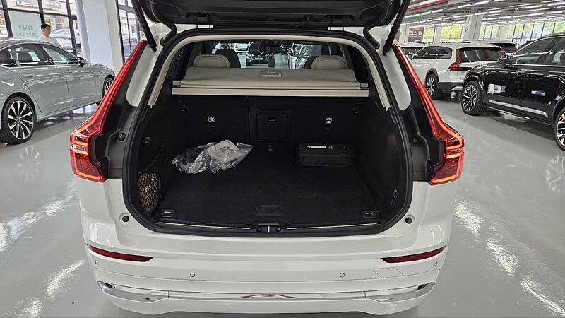Volvo Ultra, T8 AWD 플러그-인 하이브리드, 전기/가솔린, 브라이트