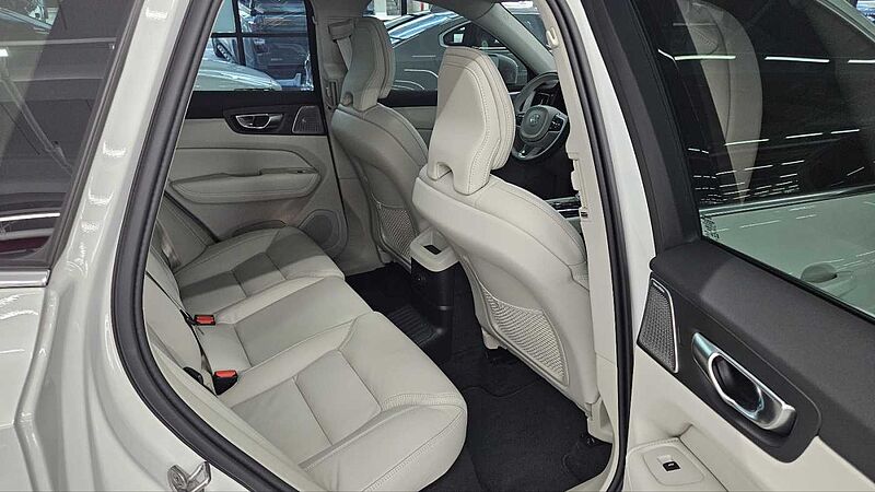 Volvo Ultra, T8 AWD 플러그-인 하이브리드, 전기/가솔린, 브라이트