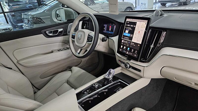Volvo Ultra, T8 AWD 플러그-인 하이브리드, 전기/가솔린, 브라이트