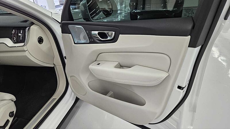 Volvo Ultra, T8 AWD 플러그-인 하이브리드, 전기/가솔린, 브라이트