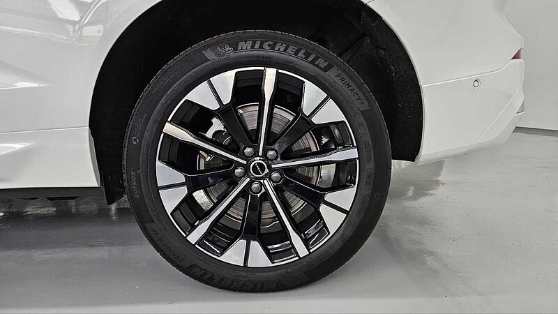 Volvo Ultra, T8 AWD 플러그-인 하이브리드, 전기/가솔린, 브라이트