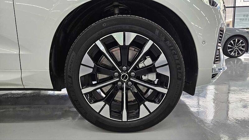 Volvo Ultra, T8 AWD 플러그-인 하이브리드, 전기/가솔린, 브라이트