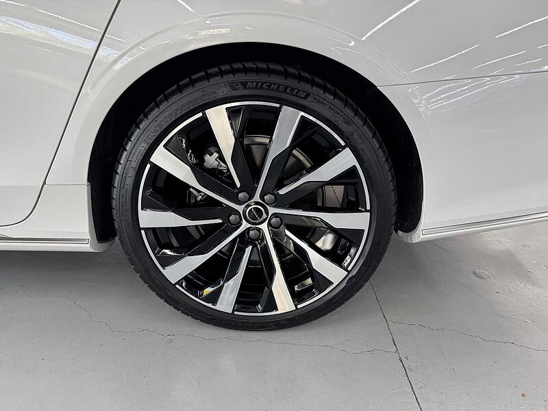 Volvo Ultra, B5 마일드 하이브리드, 가솔린, 브라이트